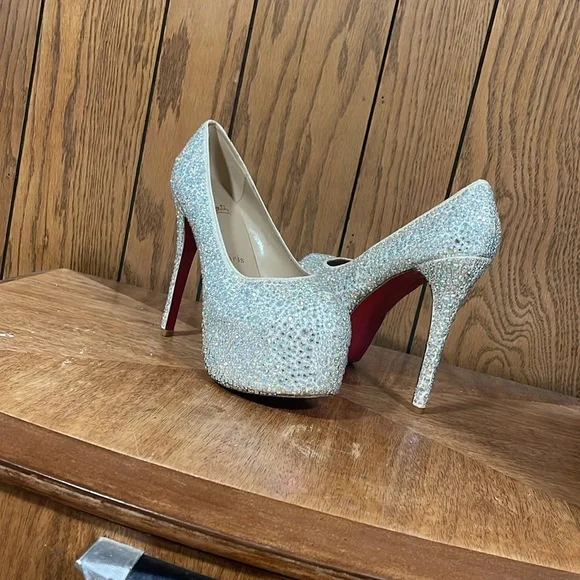 Christian Louboutin Embellished Daffodil Pumps Made in Italy-Size 39 ... - Picture 2 of 15